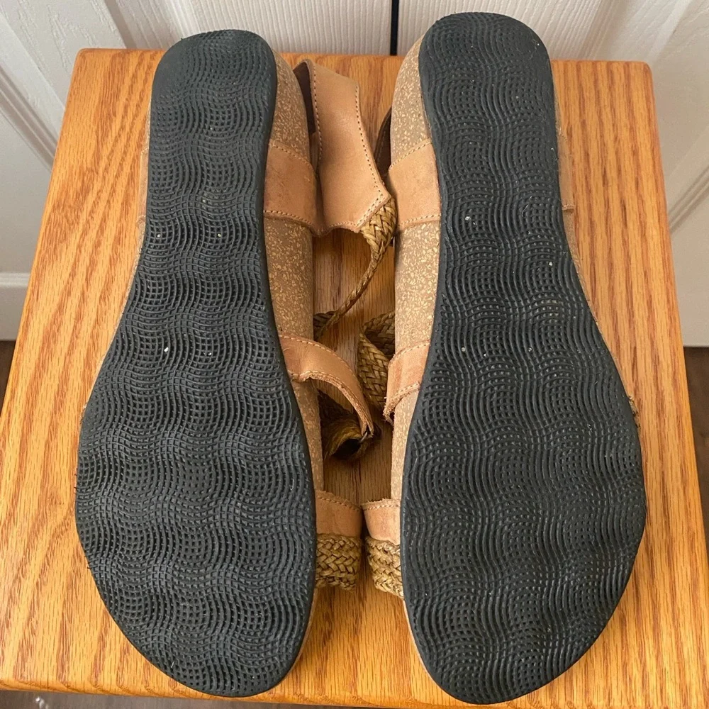 täōs Trulie Camel Woven Leather Strappy‎ Cork Comfort Sandal SZ 41 (10-10.5)
